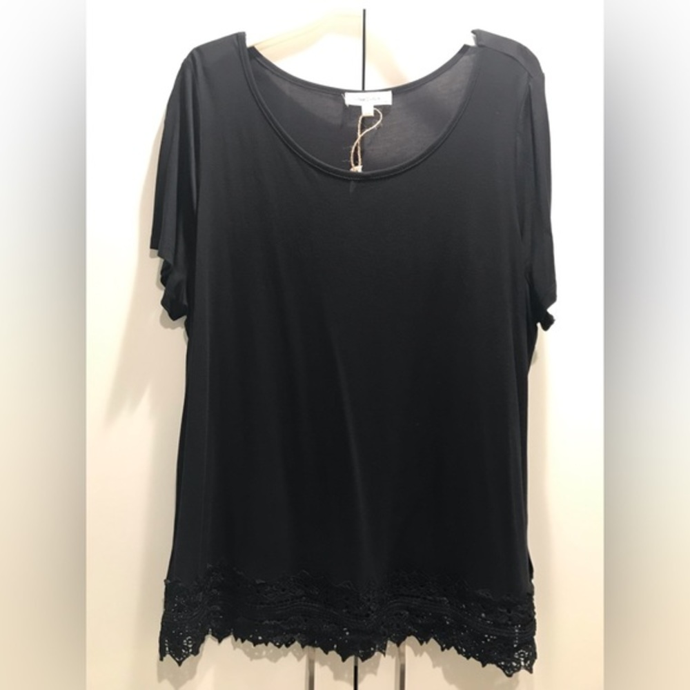 Women round neck black short sleeves top with lace